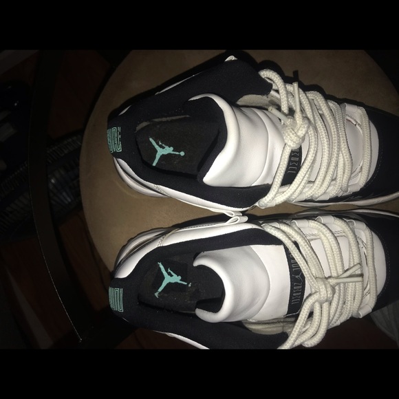Air Jordan Emerald 11 - Picture 3 of 8